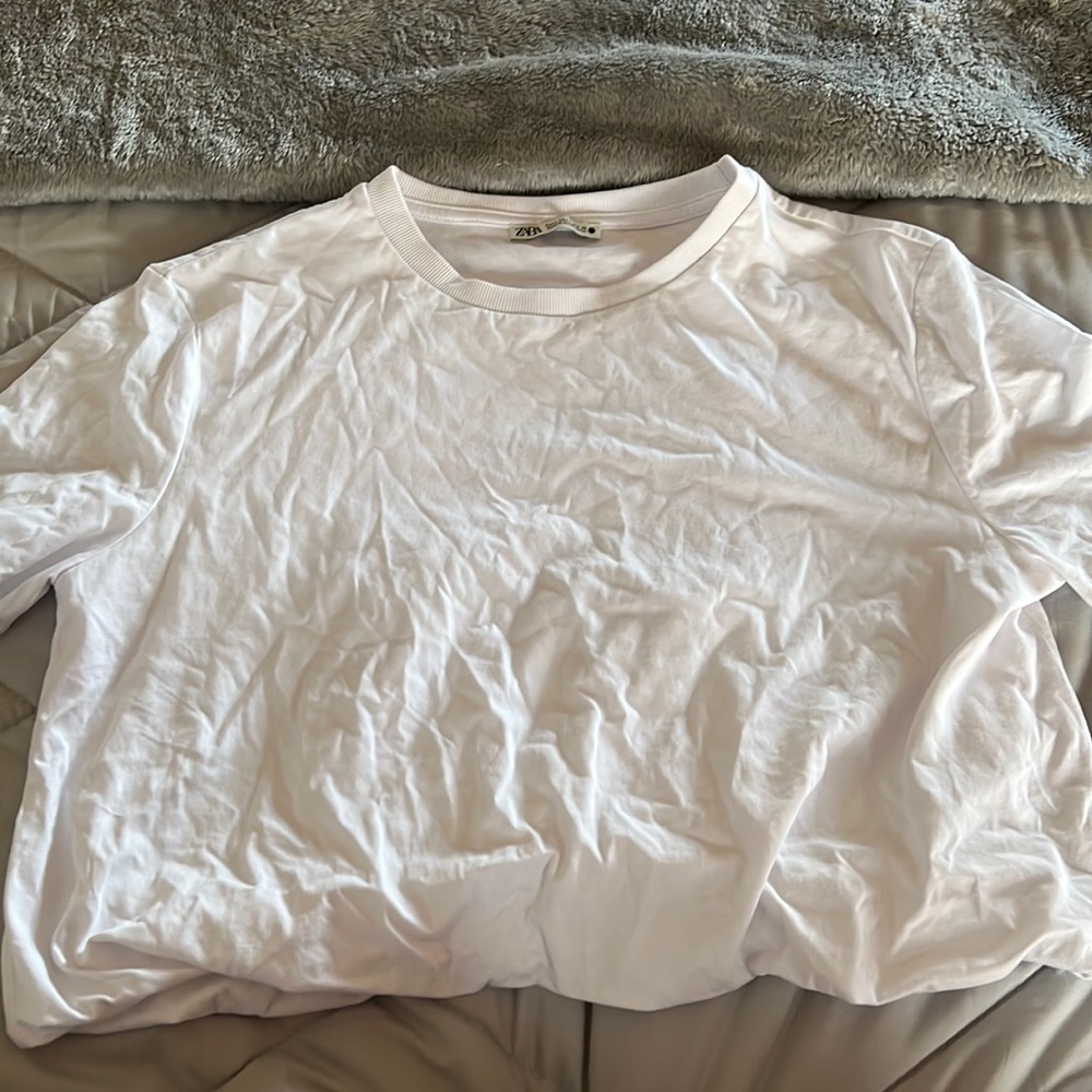 Zara white t shirt that’s cuffed at the waste.
